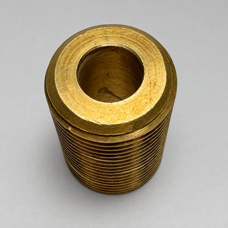 Casquillo hueco con rosca exterior y orificio axial